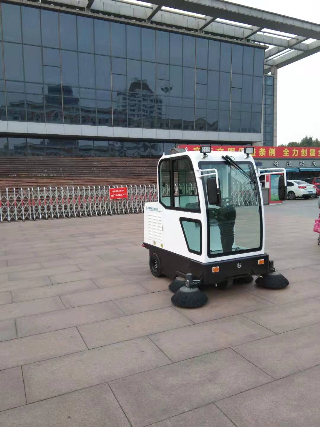 山东XLS-1900驾驶式电动清扫车